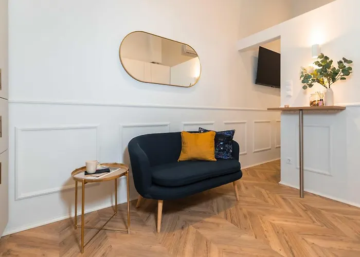 Charming Studio - In The Downtown